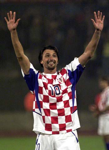 世体：德容与孔德已回国家队报到，其他巴萨球员周二陆续报到（世体：德容、孔德已向各自国家队报到，其余巴萨球员将于周二陆续报到）