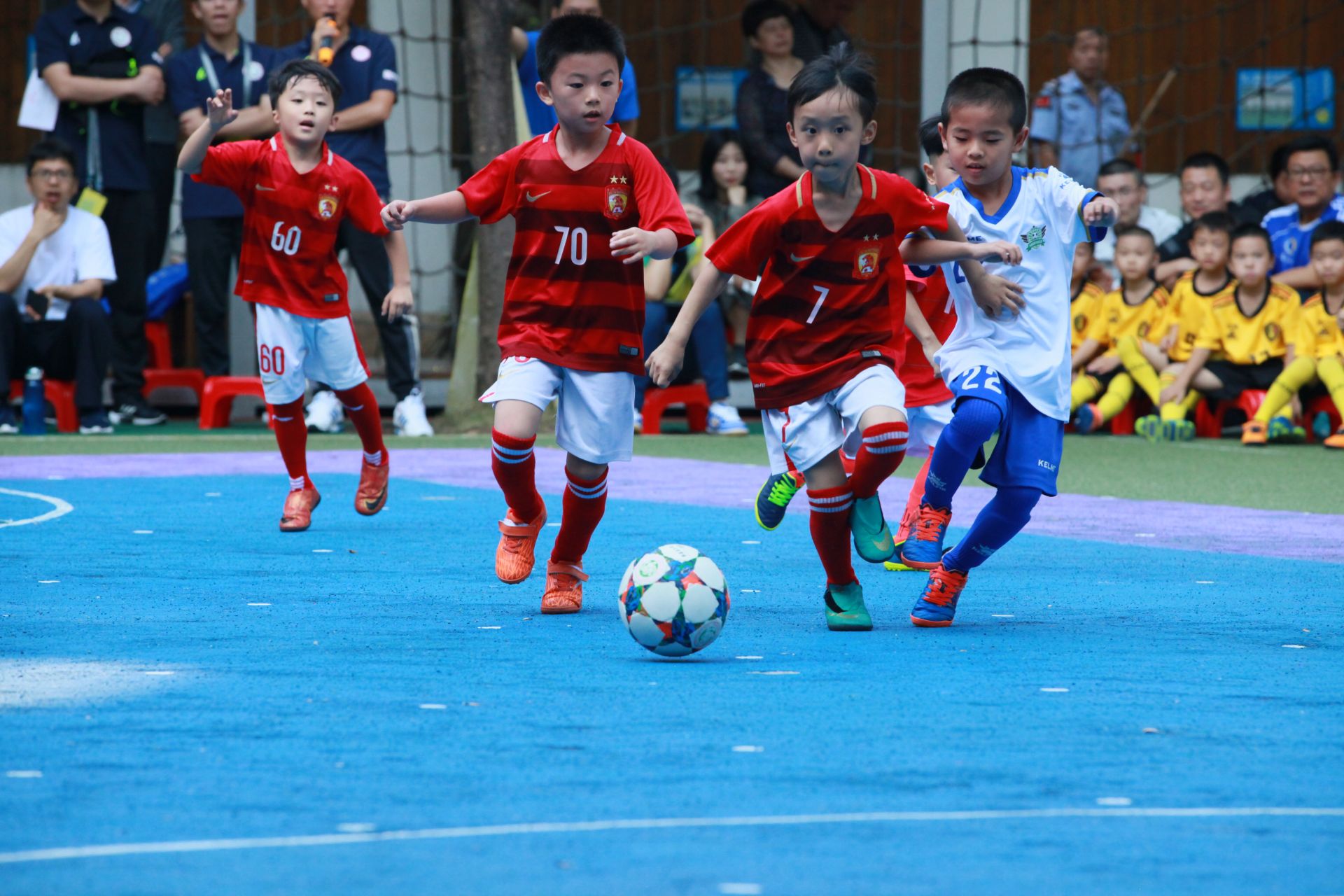 完胜河南队，北京国安第5次登顶足协杯：击败渴望创造历史的黑马，球队期望一扫阴霾（北京国安足协杯第5次加冕：力克渴望改写历史的黑马河南队，球队盼一扫阴霾）