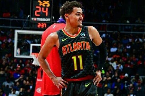 诺坎普新王？17岁的亚马尔和梅西谁更强？（诺坎普新王之争：17岁亚马尔能否比肩梅西？）