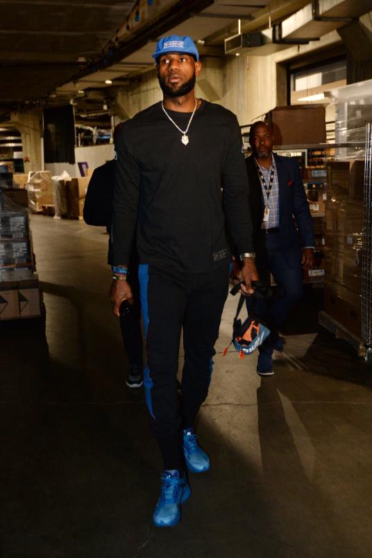 西媒：皇马在伯纳乌举行圣诞活动，9天净收入600万至1000万欧元（西媒：伯纳乌圣诞活动助皇马9天净入600万至1000万欧元）