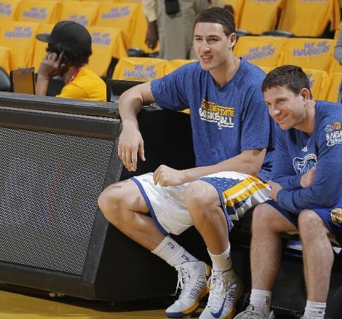 鹈鹕主帅：奎因这种能攻能传的中锋很少见，他成功迈出一大步（鹈鹕主帅盛赞奎因：攻传兼备的稀有中锋，已迈出关键一步）