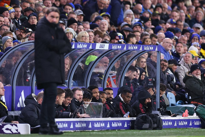 火力全开！哈登打满首节12分钟，0罚球砍下13分2助攻（哈登首节打满12分钟，零罚球轰下13分2助攻）