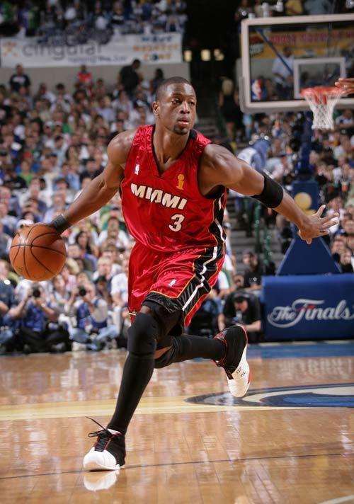 世体：诺坎普施工工人中出现一例肺结核，大约50人发起了抗议（世体：诺坎普工地曝出一例肺结核，约50人发起抗议）