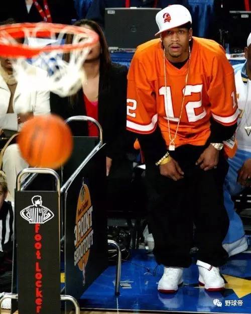 NBA官宣：76人违规罚款10万美元 恩比德赛前状态缺席却登场（NBA官方宣布：76人违规遭罚10万美元，恩比德赛前列缺席仍出战）