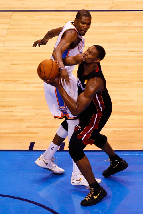 随着掘金130-131爆冷，NBA最新积分榜出炉：火箭利好，西部太乱了！（掘金130-131爆冷告负，NBA积分榜更新：火箭受益，西部愈发混乱）