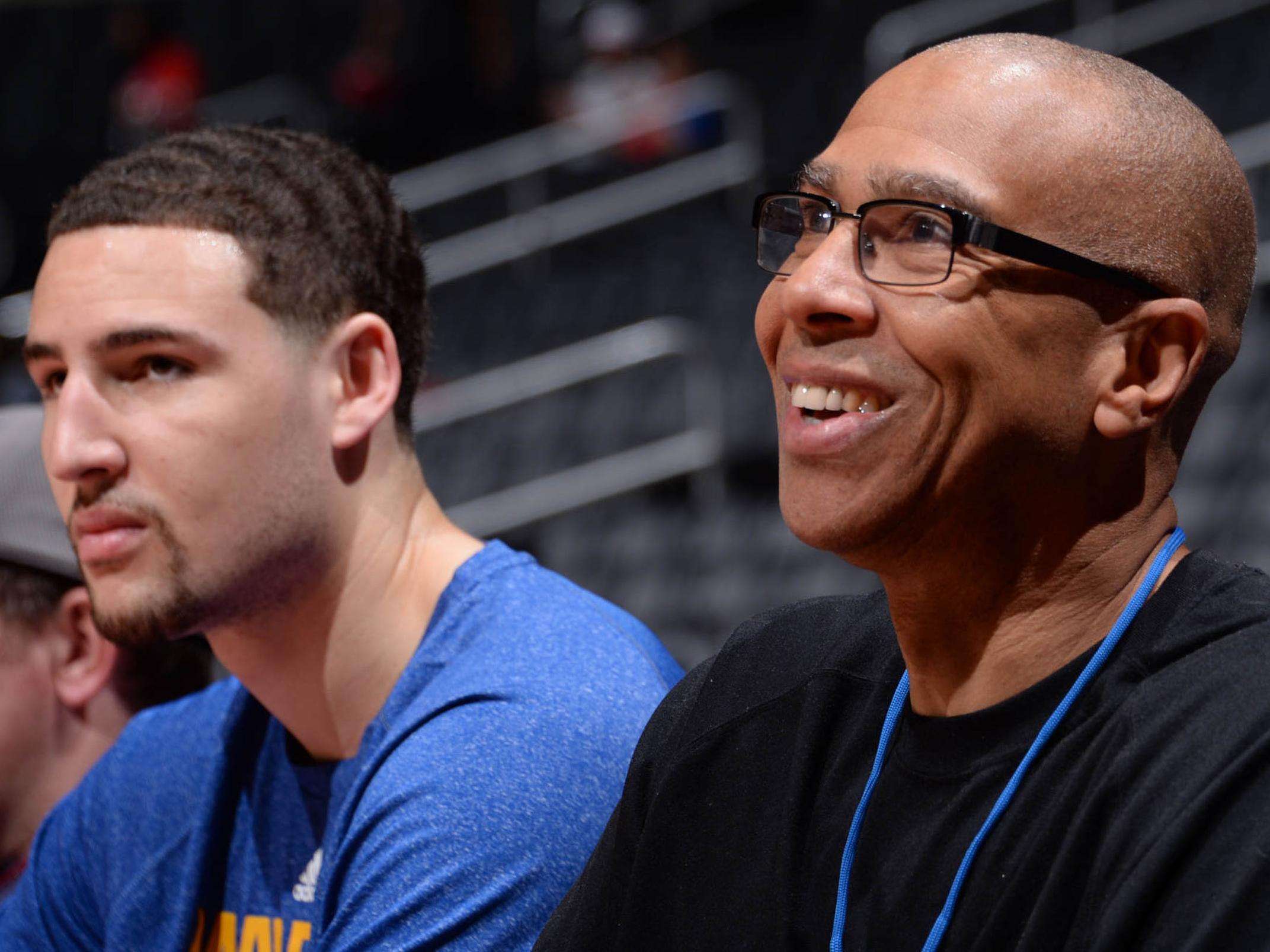 徐根宝：海港辉煌源于球迷支持，盼球迷未来不论胜负都爱它（徐根宝：海港荣耀因球迷而来，愿未来不论胜败球迷都不改热爱）