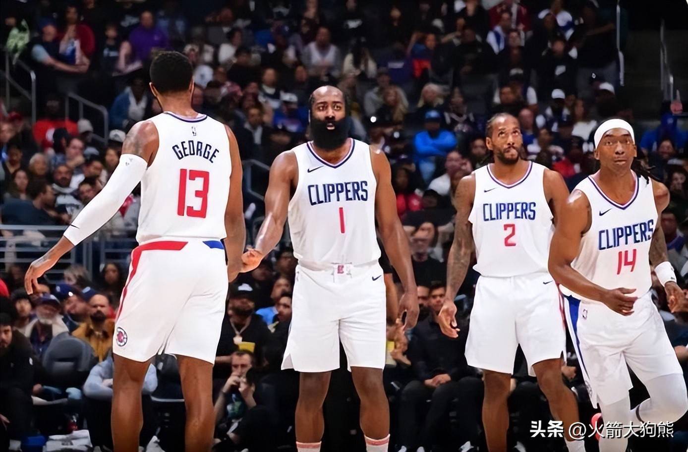 官方：沃尔夫斯堡主帅西蒙尼斯下课；带队10轮联赛距降级区1分（官宣：沃尔夫斯堡解聘主帅西蒙尼斯，执教10轮后球队仅高出降级区1分）